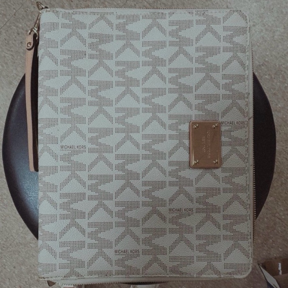 Michael Kors Cream Colored IPad Case / Organizer